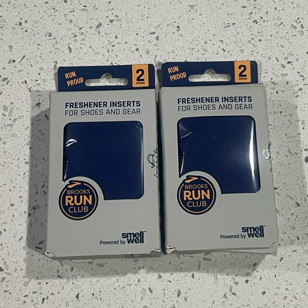 2 for 1 BROOKS - Smellwell Odor Eliminator 👟